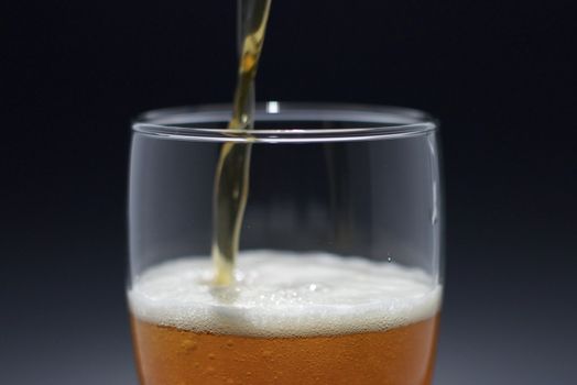 pint glass pour