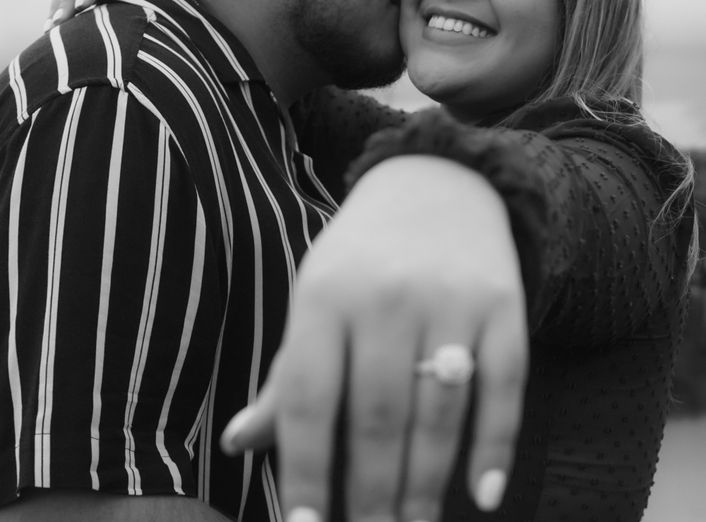 Online dating: starting a conversation on a niche platform