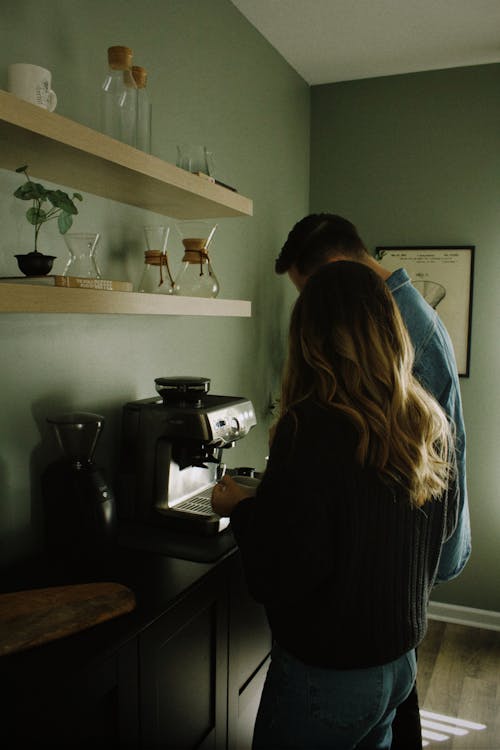 Kostnadsfri bild av enhet, hyllor, kaffemaskin