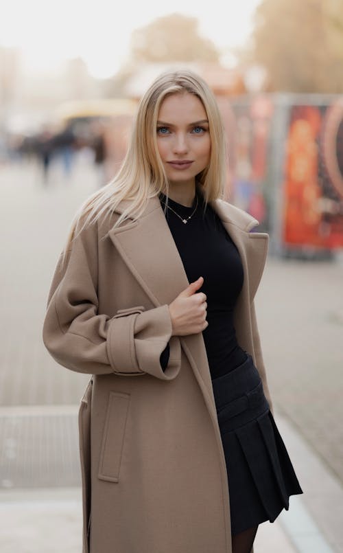 Fotobanka s bezplatnými fotkami na tému blondína, elegantný, kabát