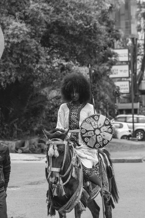 Kostenloses Stock Foto zu afrikanischer krieger, äthiopisches kleid, aufführung