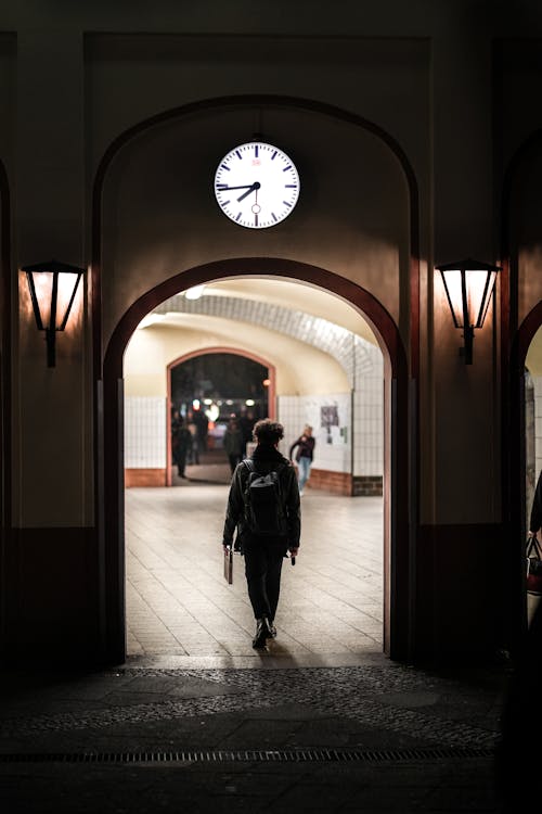 Ilmainen kuvapankkikuva tunnisteilla asema, aula, harjoitella