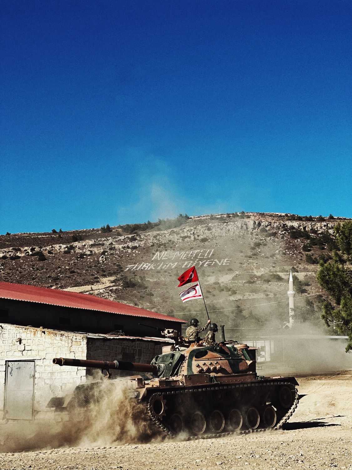 Turkish Tank Background A Tank with a Turkish Flag in the Desert · Free Stock Photo