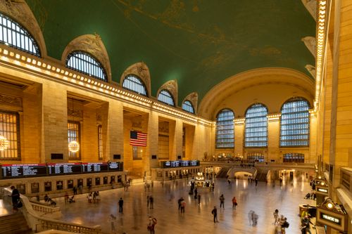 Free Iconic view of Grand Central Terminal in New York showcasing architectural beauty and daily hustle. Stock Photo