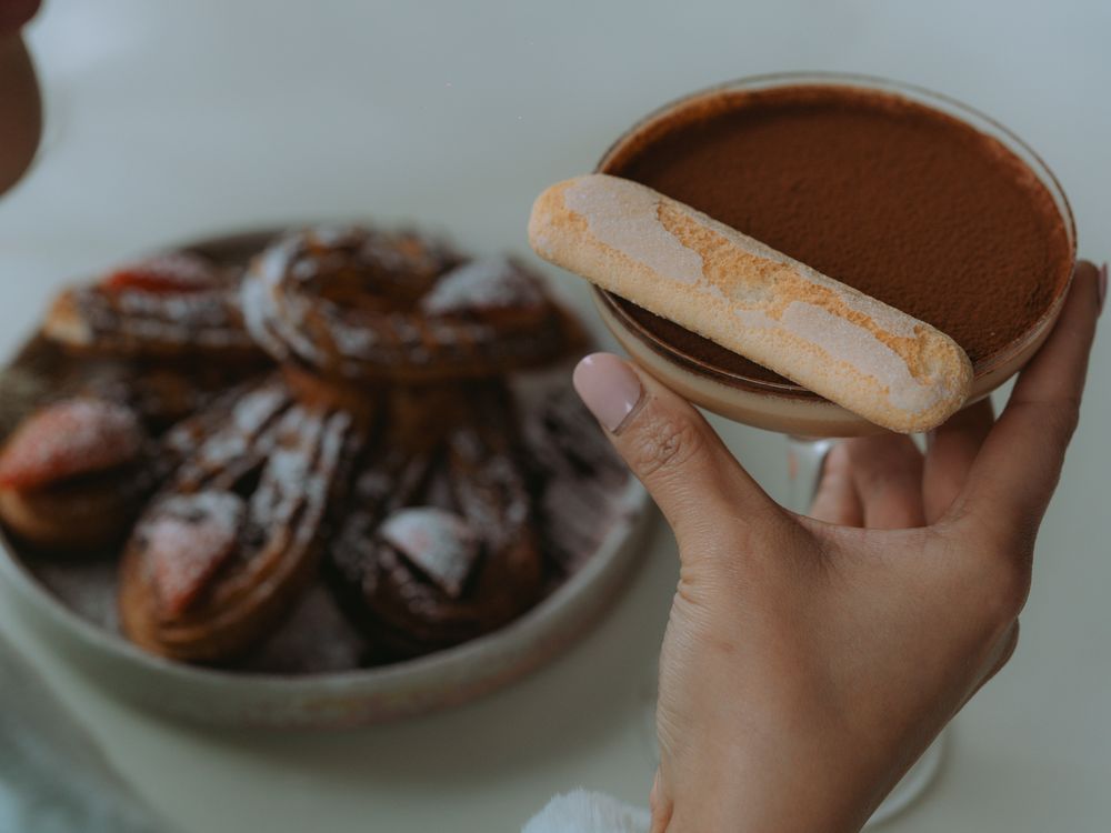 Tiramisù dusted with cocoa, with coffee