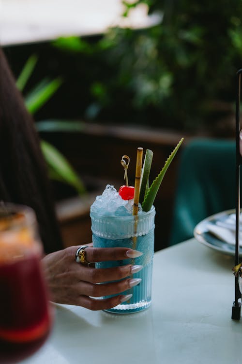 Foto d'estoc gratuïta de alcohol, beguda, blau