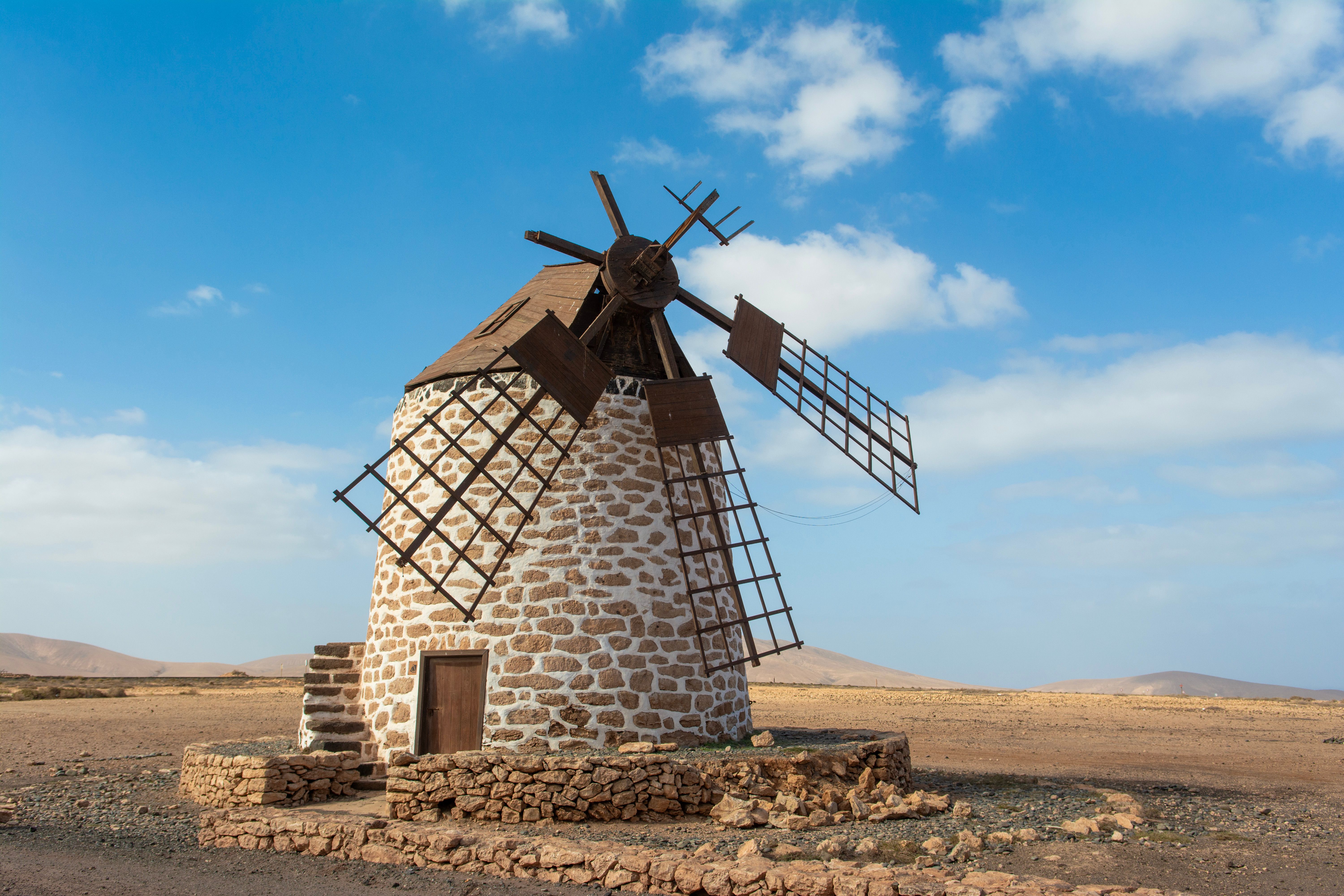 De franc Foto d'estoc gratuïta de a l'aire lliure, aïllat, antic molí de vent Foto d'estoc