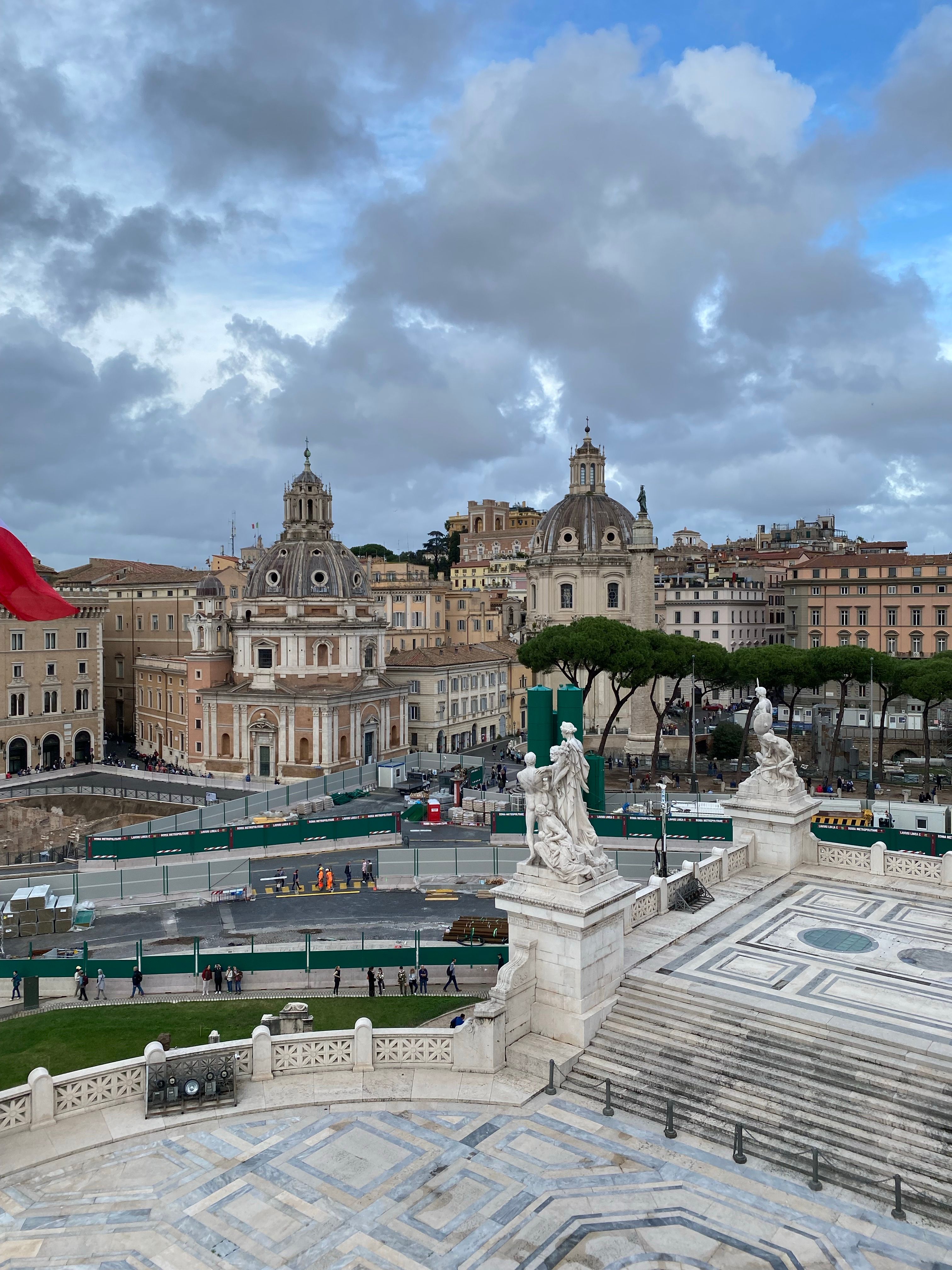 Buildings around Vittorio Emmanuele II Monument in Rome · Free Stock Photo