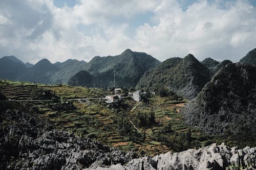 Foto profissional grátis de cênico, colinas, montanhas