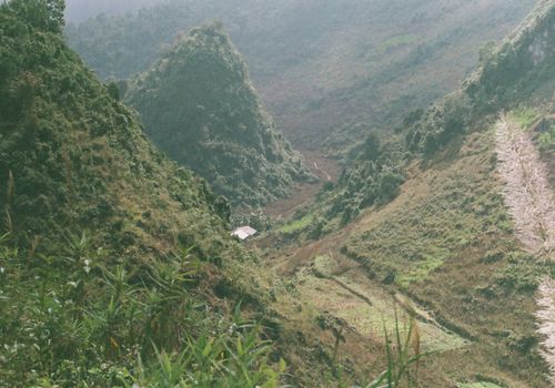 Free Serene view of a lush green valley with rolling hills and dense vegetation, perfect for tranquil retreats. Stock Photo
