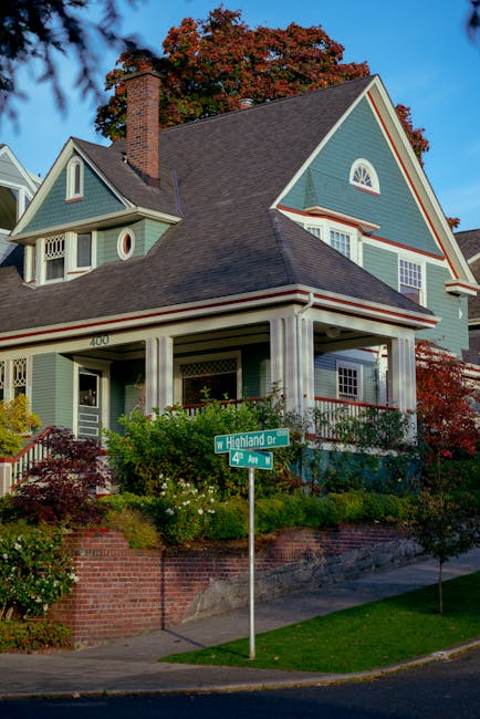 Quaint Craftsman home in Seattle - Photo by Maksim Romashkin Quaint Craftsman home with traditional design in a Seattle neighborhood street view.