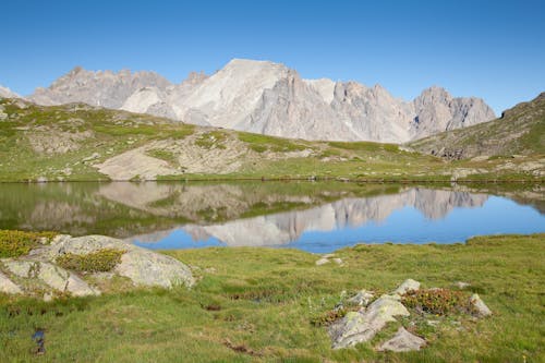 Foto profissional grátis de cenário, lago, montanhas