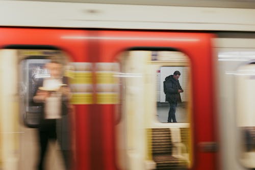 Fotobanka s bezplatnými fotkami na tému cestovať, ľudia, osoby dochádzajúce za prácou