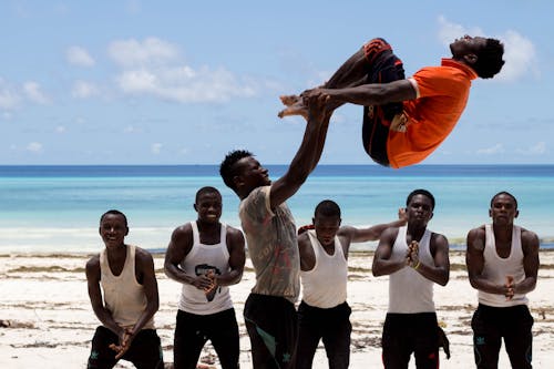 Fotobanka s bezplatnými fotkami na tému africkí muži, akrobacia, cvičenie