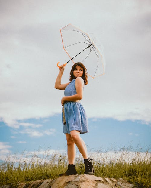 Základová fotografie zdarma na téma atraktivní, dáma, deštník