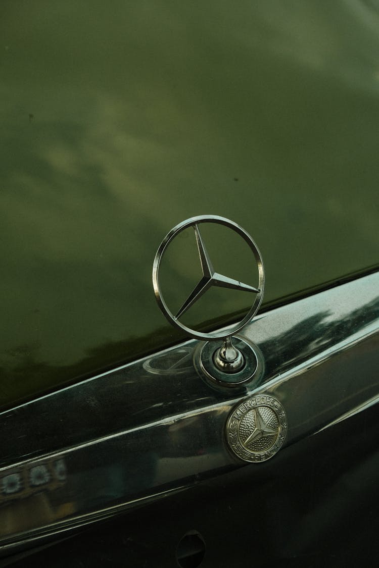 Logo Symbol Of A Vintage Mercedes Car 