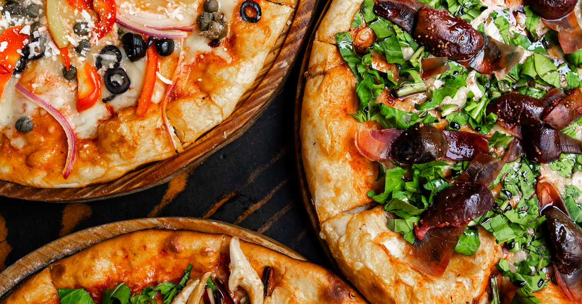 Seleção fascinante de pizzas gourmet com coberturas frescas na vibrante cena gastronômica da Cidade do México.