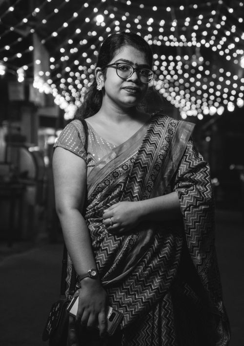 Free Black and white portrait of a woman in traditional Indian attire, captured at night in Kolkata. Stock Photo