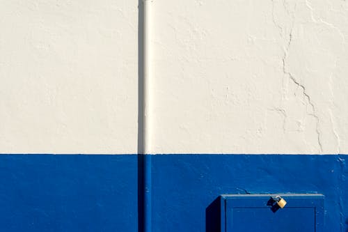 Fotos de stock gratuitas de blanco y azul, candado, exterior del edificio