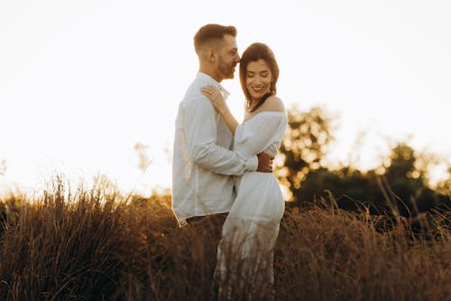 Foto profissional grátis de abraço, afeição, amor