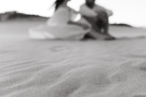 Foto profissional grátis de areia, casal, homem