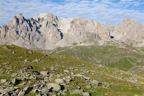 Безкоштовне стокове фото на тему «блакитне небо, велика висота, гірський хребет»