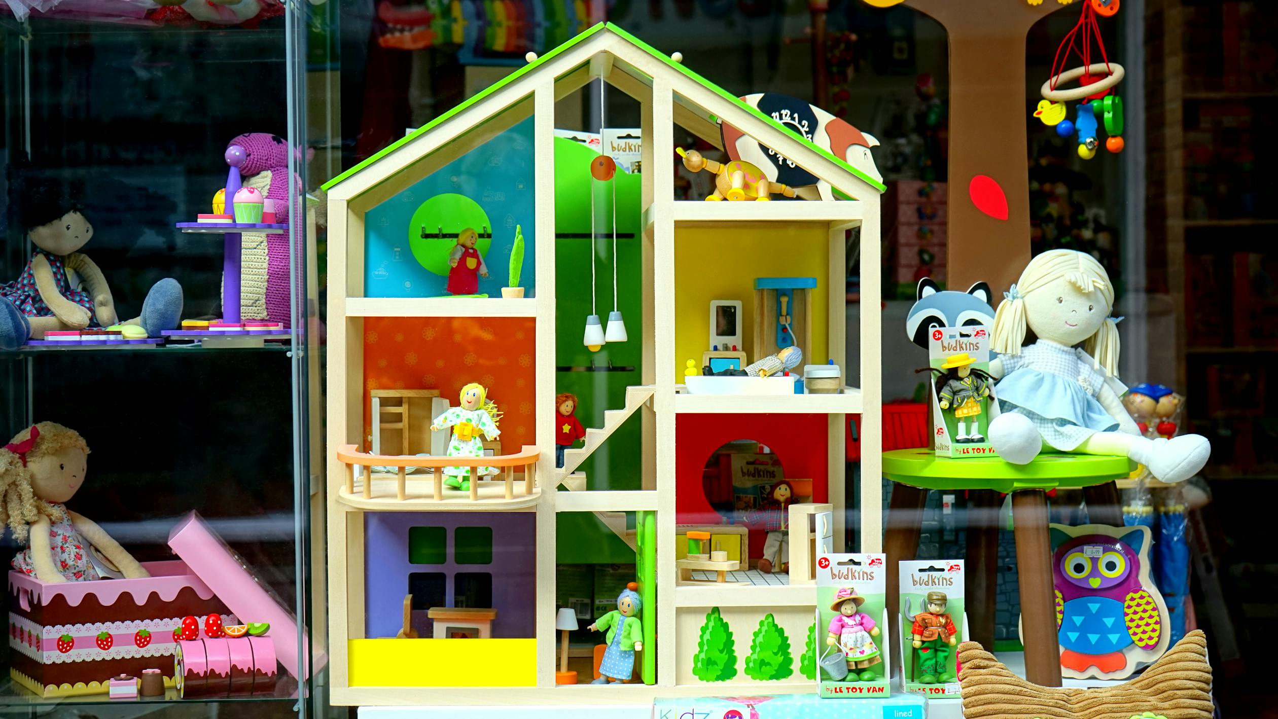 Play House Photo by Mike Bird from Pexels: https://www.pexels.com/photo/white-dollhouse-191360/