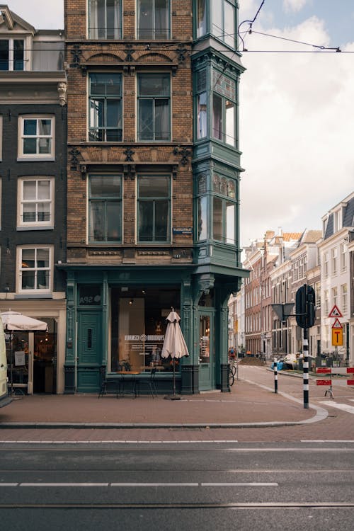 Kostenloses Stock Foto zu café, ecke, fassade