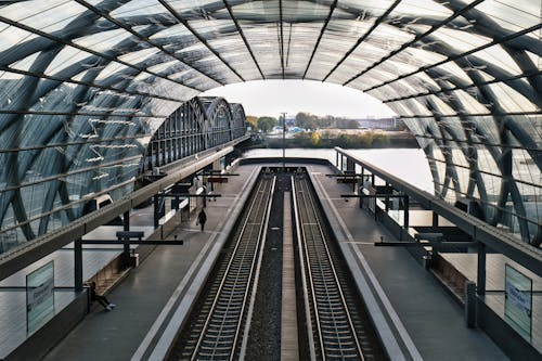 강, 기차역, 도시의 무료 스톡 사진