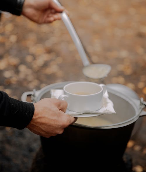 Fotos de stock gratuitas de acampar, cacerola, cocinar al aire libre