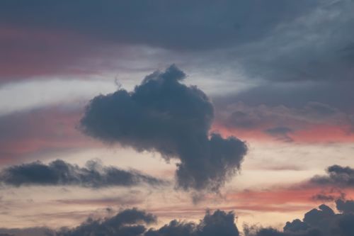Free Beautiful cloud formations at dusk with vivid colors in the sky, creating a dramatic and serene atmosphere. Stock Photo