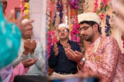 Free Men in traditional attire at a vibrant religious ceremony in Konnagar, India. Stock Photo