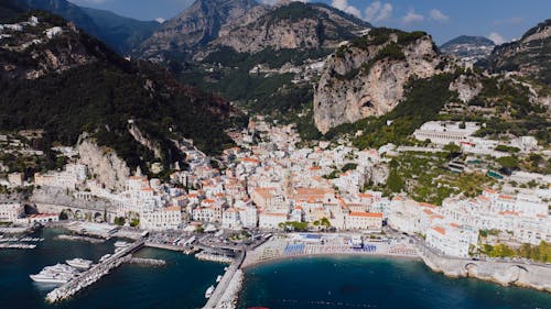 Akdeniz, amalfi, dağlar içeren Ücretsiz stok fotoğraf