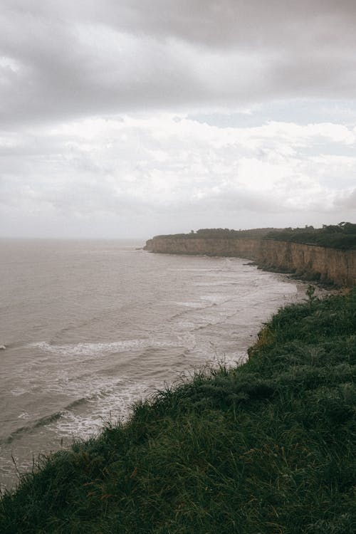 Foto profissional grátis de à beira-mar, abismo, beira-mar