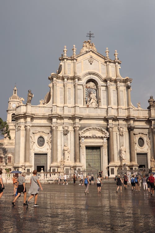 Foto d'estoc gratuïta de caminant, catania, catedral