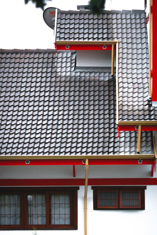 Wit En Rood Geschilderd Huis