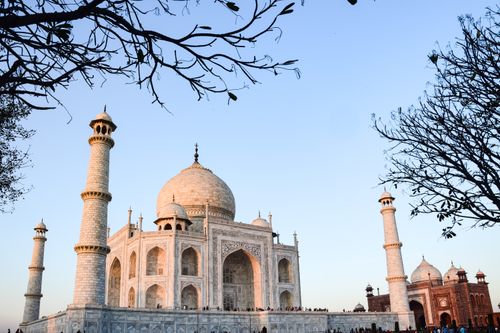 Free The Taj Mahal captured against a clear sky at dusk, showcasing its architectural beauty. Stock Photo