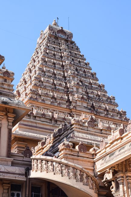 A detailed view of the Brihadeeswarar Temple's intricate carvings and architecture in Thanjavur, India.