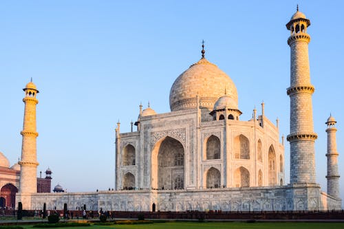 Building of Taj Mahal in India