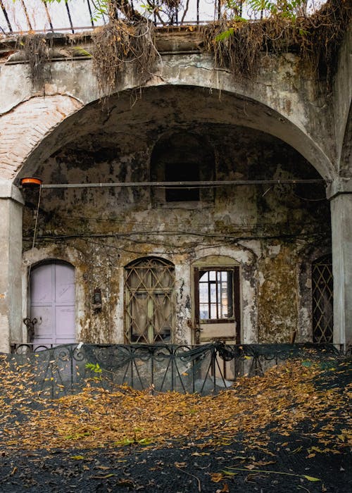 Kostenloses Stock Foto zu altes gebäude, bogen, gebäude außen