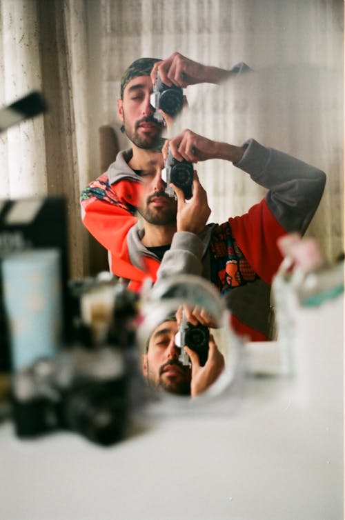 거울, 남자, 반사의 무료 스톡 사진