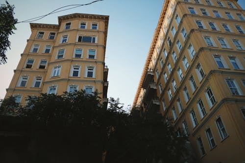 apartman binaları, building, sky içeren Ücretsiz stok fotoğraf