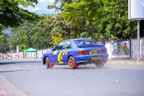 Free Blue rally car speeds through urban street circuit, showcasing agility and speed in competition. Stock Photo