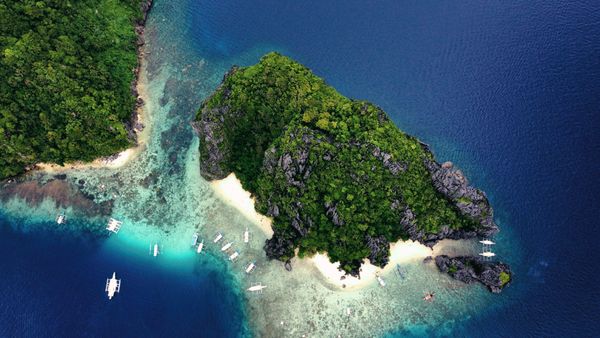 Return flights to the Philippines from Amsterdam from €455