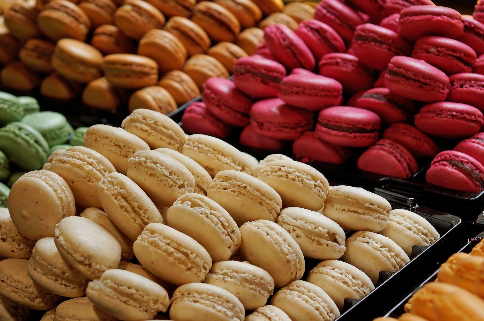 Bonbons de chocolat ganache et praliné façonnés maison