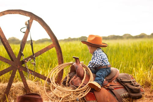 Kostnadsfri bild av barn, betesbox, cowboy stövlar