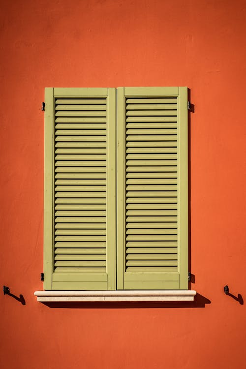 Free Closed Green Wooden Window Stock Photo
