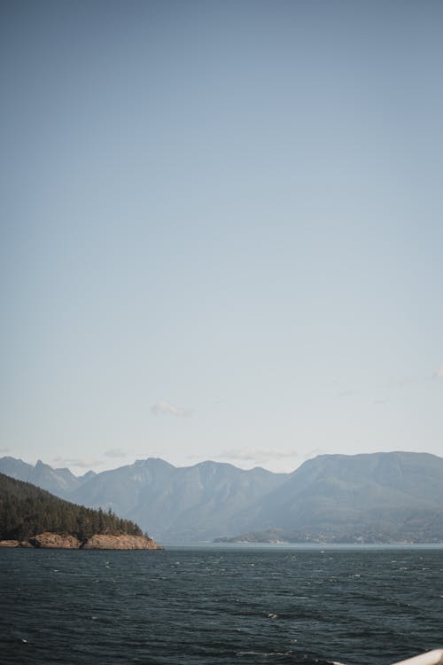 Foto profissional grátis de cenário, colinas, lago