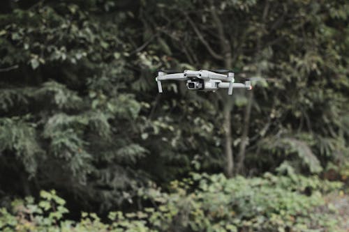 Dji Vliegt Op Groene Achtergrond