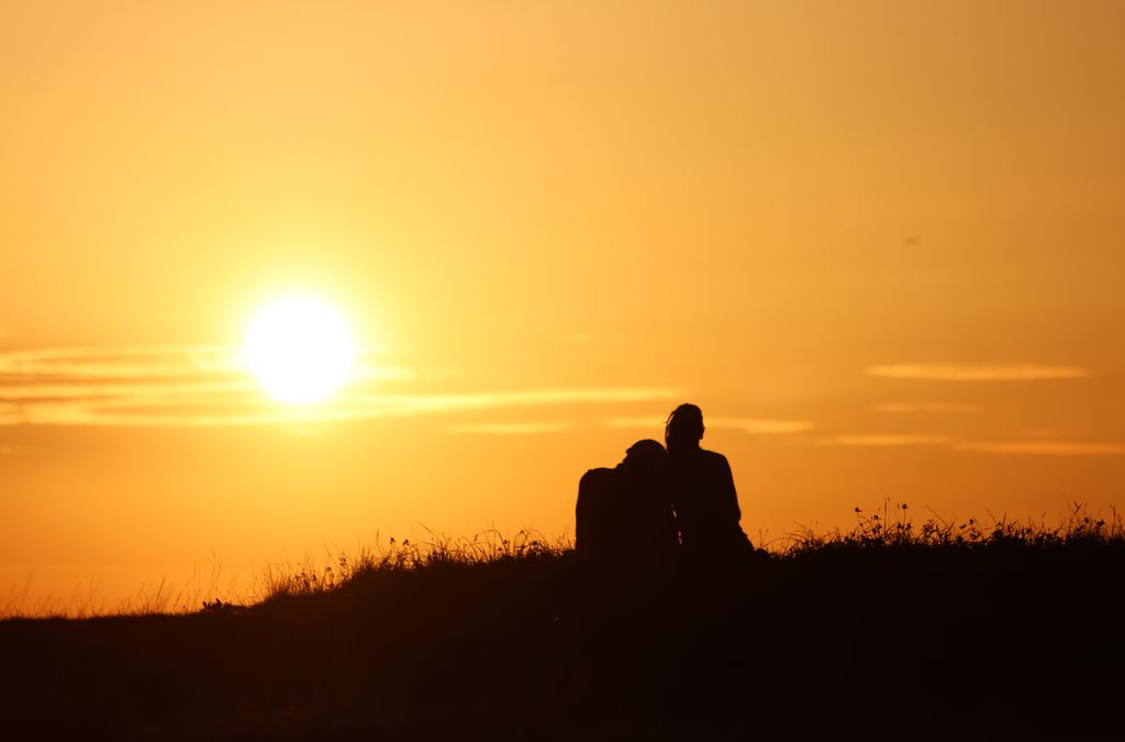 Online dating: starting a conversation on a niche platform